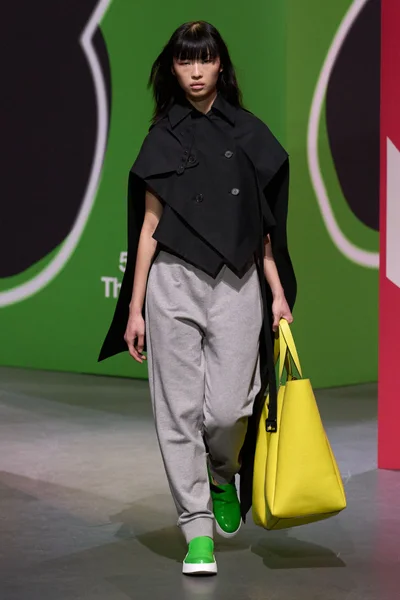 Look 32